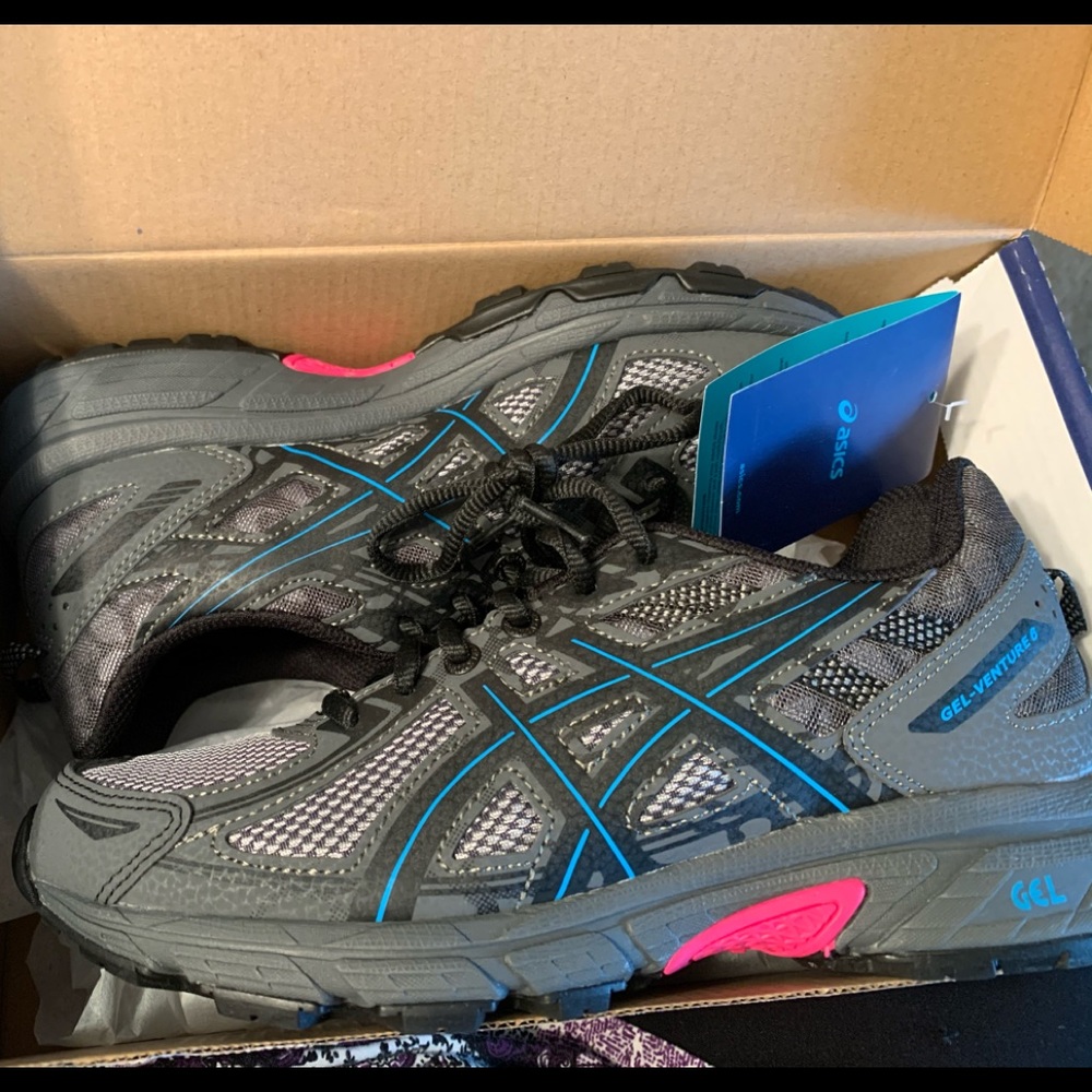 New ASICS gel-venture 6 size 7.5
